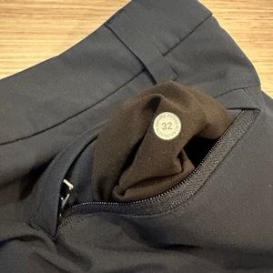 Lululemon men’s Commission Classic Fit Short 9”